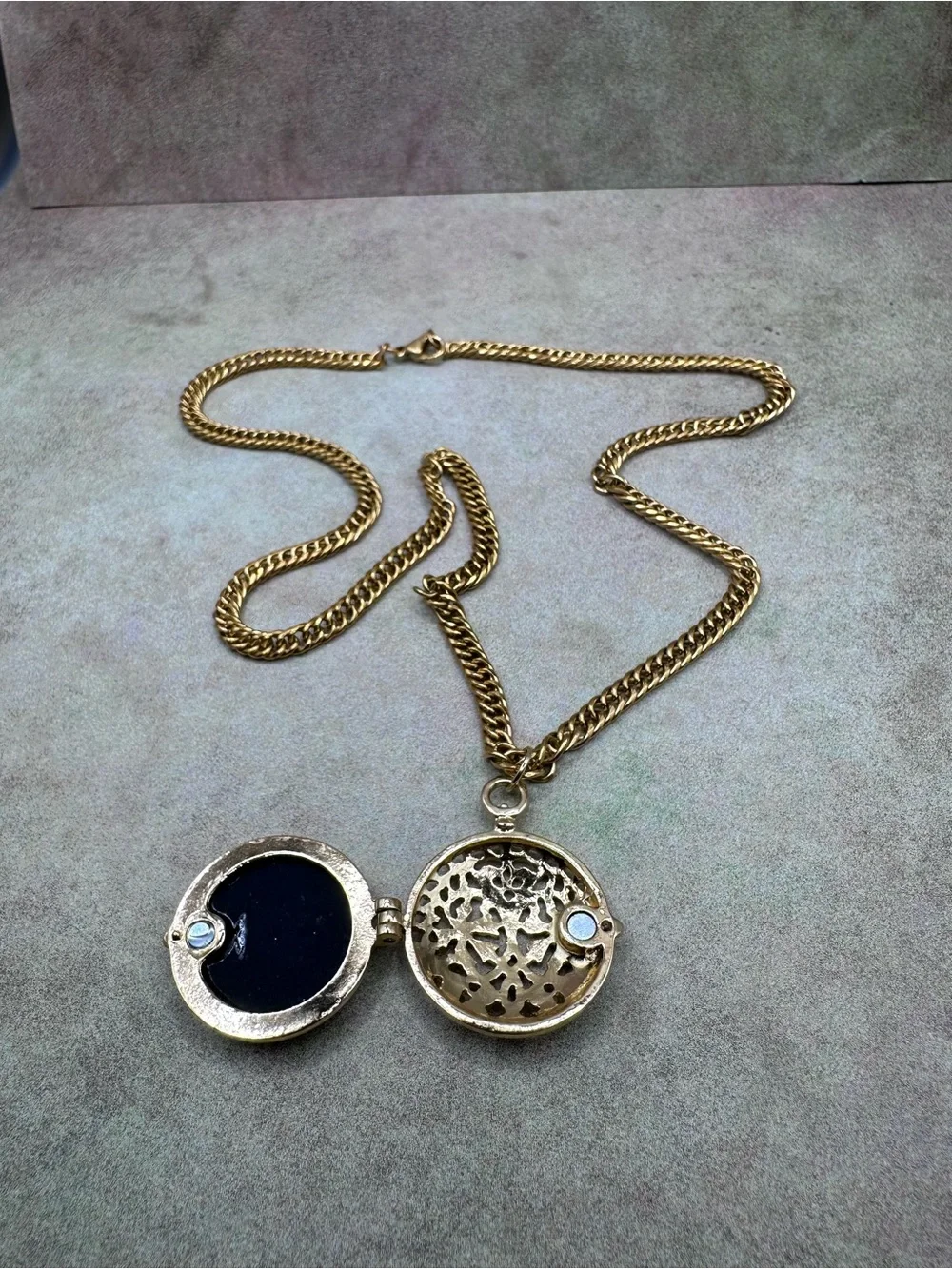 Gold-Tone Locket Necklace with Gray Cameo Cat Relief - Picture 5 of 7